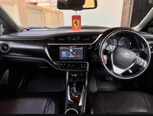 toyota-corolla-grande-x-big-2