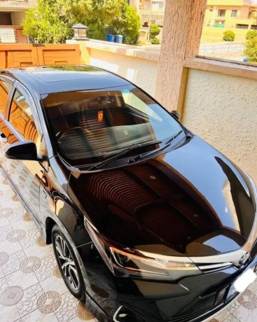 toyota-corolla-grande-x-big-0