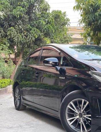 toyota-prius-car-for-sale-in-islamabad-big-4