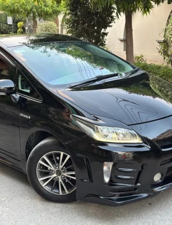 toyota-prius-car-for-sale-in-islamabad-big-1