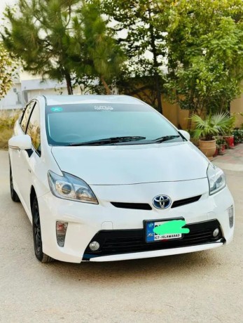 toyota-prius-car-for-sale-in-rawalpindi-big-3