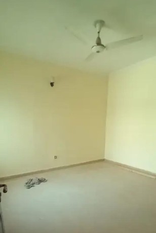 flat-for-rent-in-khayaban-e-amin-in-lahore-big-2