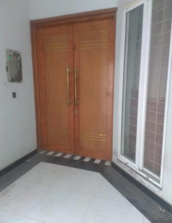 flat-for-rent-in-garden-town-lahore-big-2