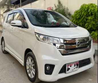 nissan-dayz-highway-star-model-2015-reg-2019-pearl-white-big-2