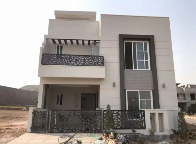 On cash nd on easy installments plan available more villas nd apartmnt