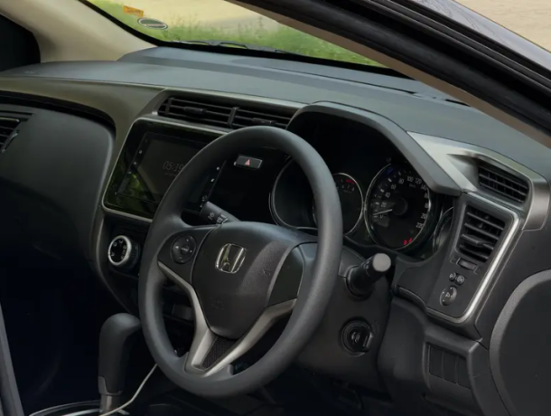 honda-city-12-cvt-2025-bank-leased-car-big-4