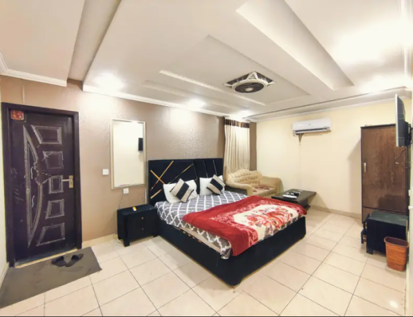 deluxe-room-guest-room-guest-house-rooms-available-big-0