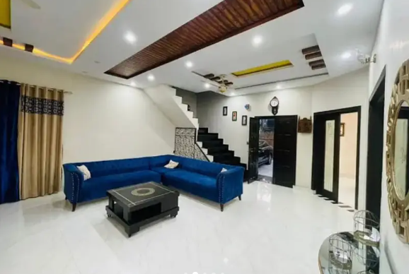 OWNER BUILD 10 MARLA HOUSE FOR SALE