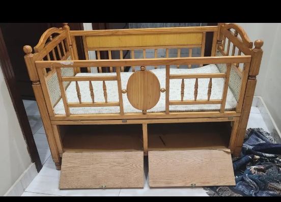 baby-cot-with-free-baby-swing-of-cot-big-0
