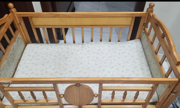 baby-cot-with-free-baby-swing-of-cot-big-2