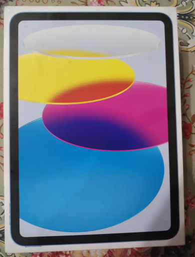 I pad 10 generation 64gb very Neet And clean very lite used