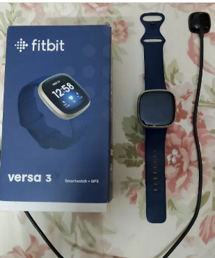 smart-watch-fitbit-versa-3-big-0