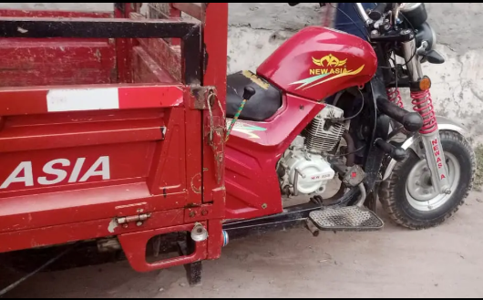 Loader riksha like new