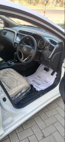 honda-city-12-automatic-2025-bank-leased-big-3