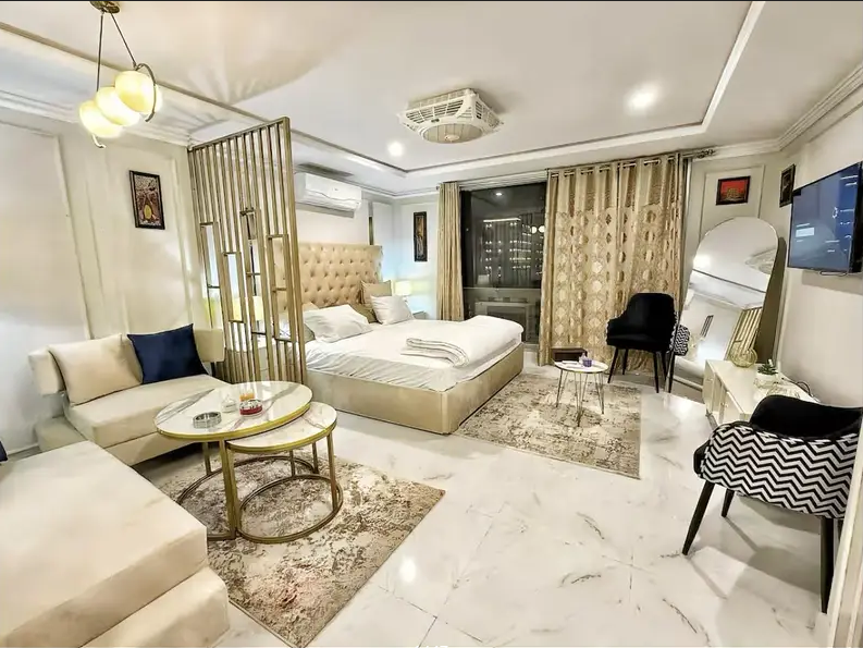 LUXURIOUS APARTMENT FOR SALE AT MOST PRIME LOCATION OF BAHRIA TOWN LAHORE