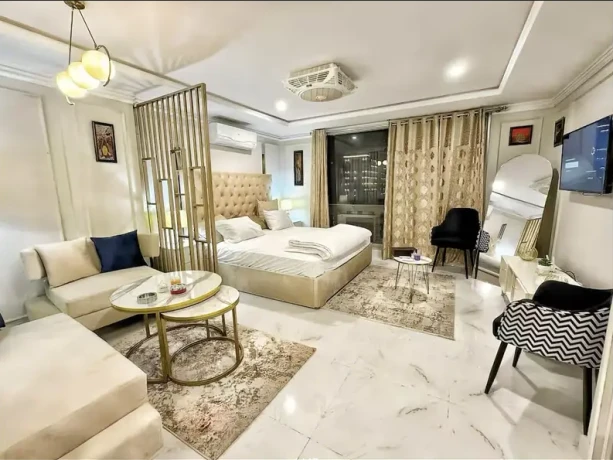 LUXURIOUS APARTMENT FOR SALE AT MOST PRIME LOCATION OF BAHRIA TOWN LAHORE