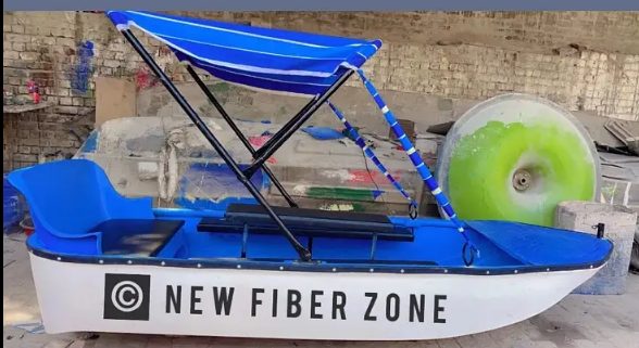 Fiberglass 05 persons motor boat