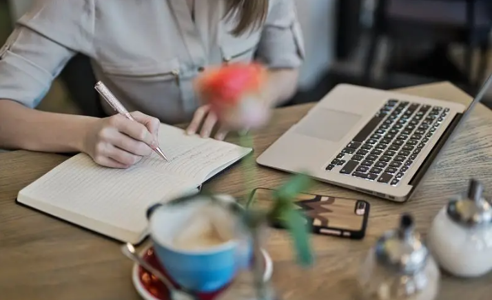 Hiring content writer