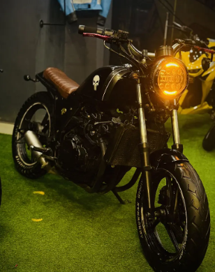 suzuki-gsxr-250cc-four-cylinder-cafe-racer-heavy-bike-big-1