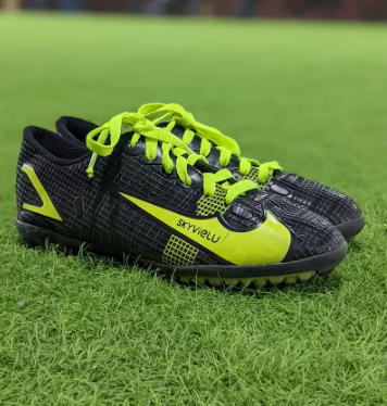 Football shoes/grippers