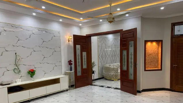 10-marla-upper-portion-for-rent-in-paragon-city-lahore-big-1