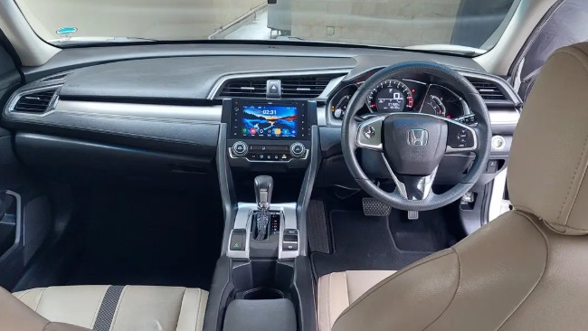 honda-civic-18-i-vtec-oriel-cvt-ug-2021-for-sale-beautiful-car-big-4