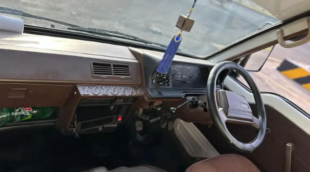 toyota-hiace-luxury-wagon-high-grade-1986-van-for-sale-big-2