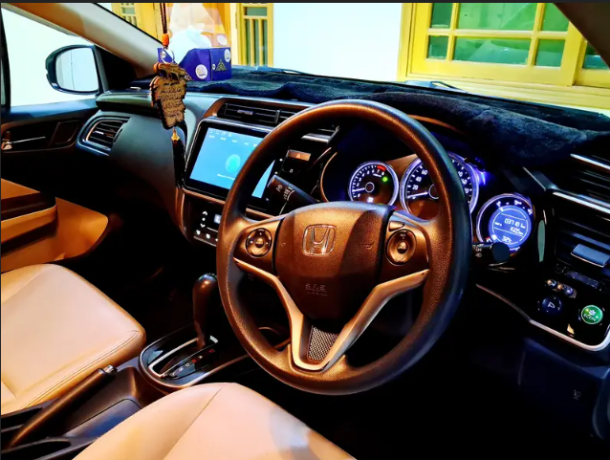 bank-leased-honda-city-aspire-15-auto-model-2022-big-2