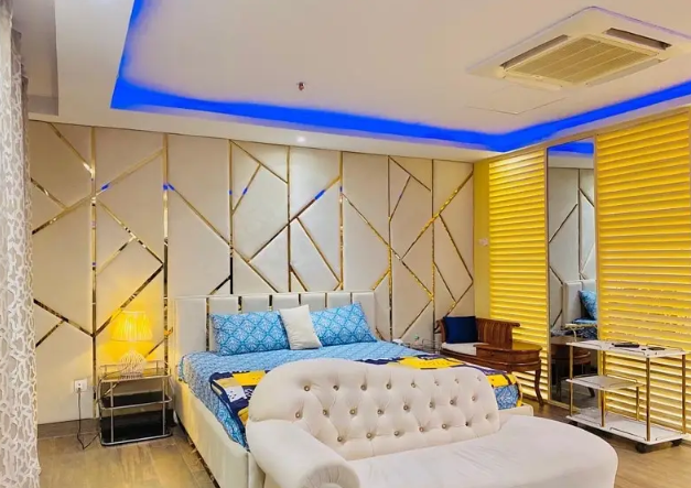 Luxurious Studio Apartment Gold Crest Mall