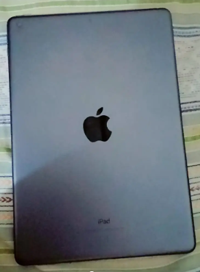 Apple Ipad 7th Generation 128GB Locked/ Tab For Sale