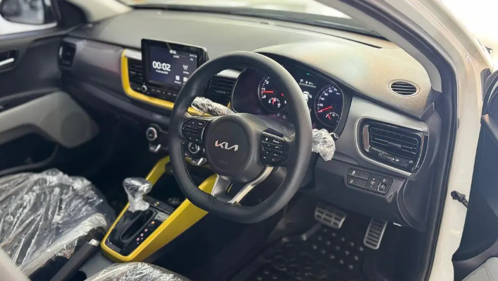 kia-stonic-2022-bank-leased-big-2