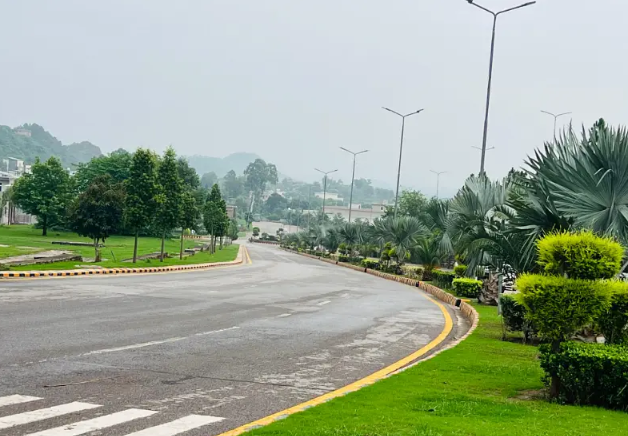 Very Good Location Solid 5 Marla Plot In Park View City B Block