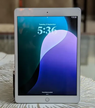 IPad 7th Generation / 128 GB / Like New Condition / Urgent Sale
