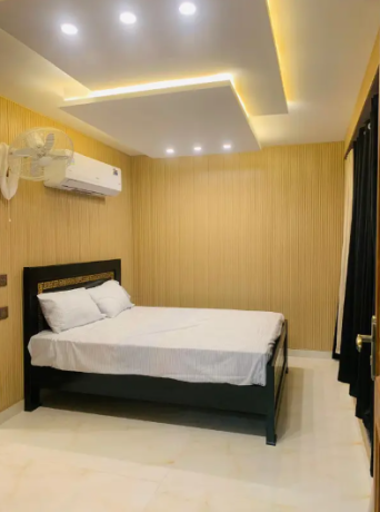 one-bed-brand-new-luxury-apartment-for-rent-on-daily-basis-in-bahria-town-lahore-hit-location-big-2