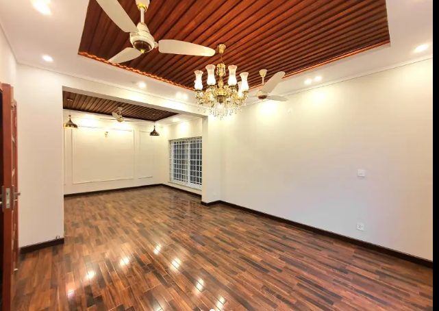 1-kanal-double-unit-6-bed-house-at-very-reasonable-price-big-3