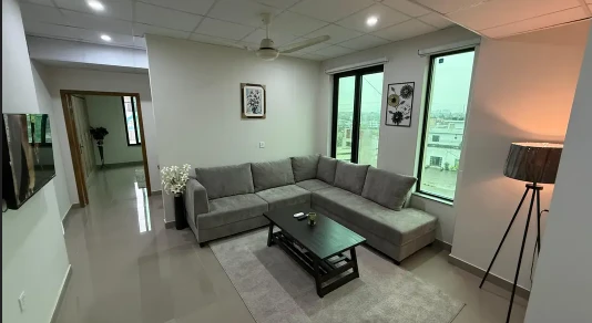 Daily basis luxury one bed with lounge near airport