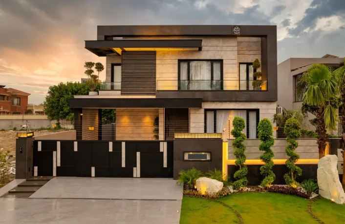 1 Kanal Luxury Designer Bungalow Prime Location