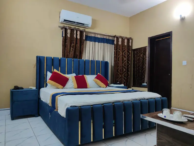 Deluxe room | guest room | guest house | rooms available