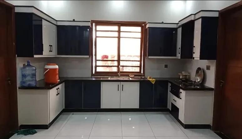 Gulshan-e-Iqbal - Block 13/D-1 Upper Portion For sale Sized 200 Square Yards